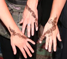 3 Henna hands